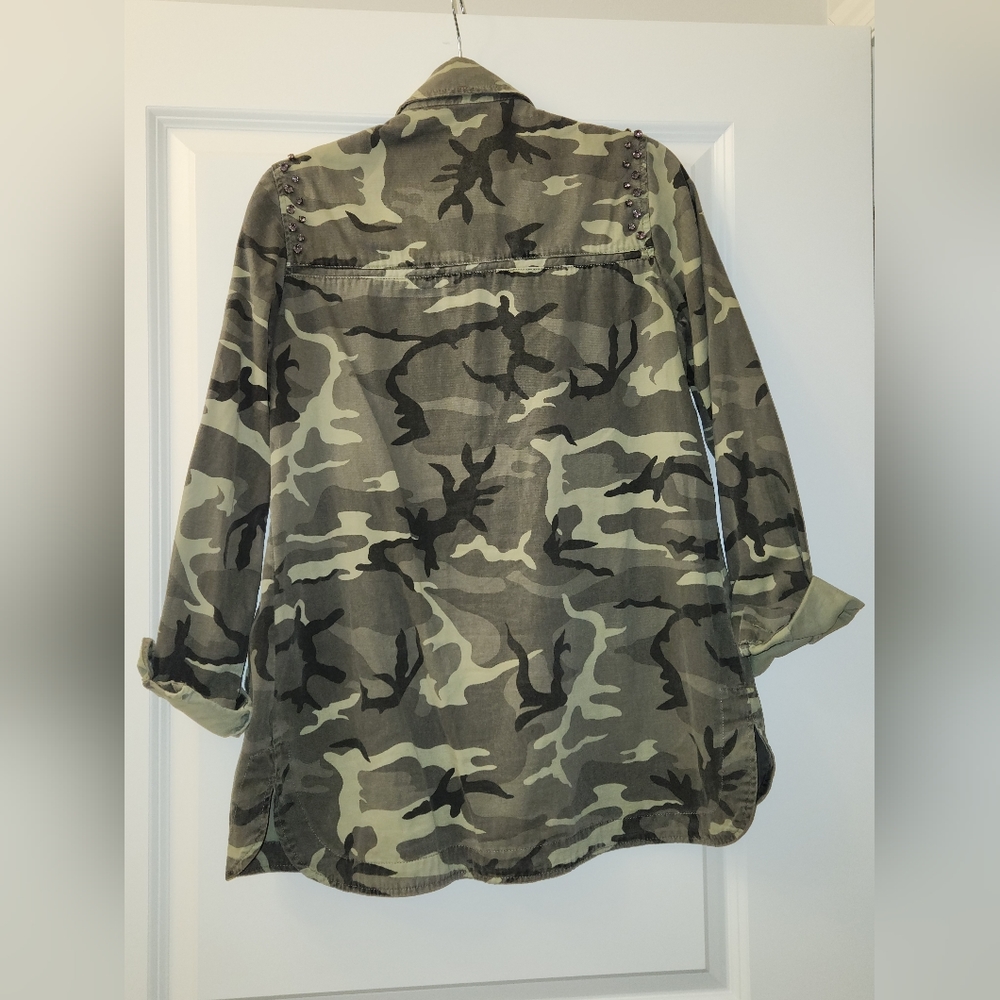 Zara Camo Button Up Top - Picture 2 of 4